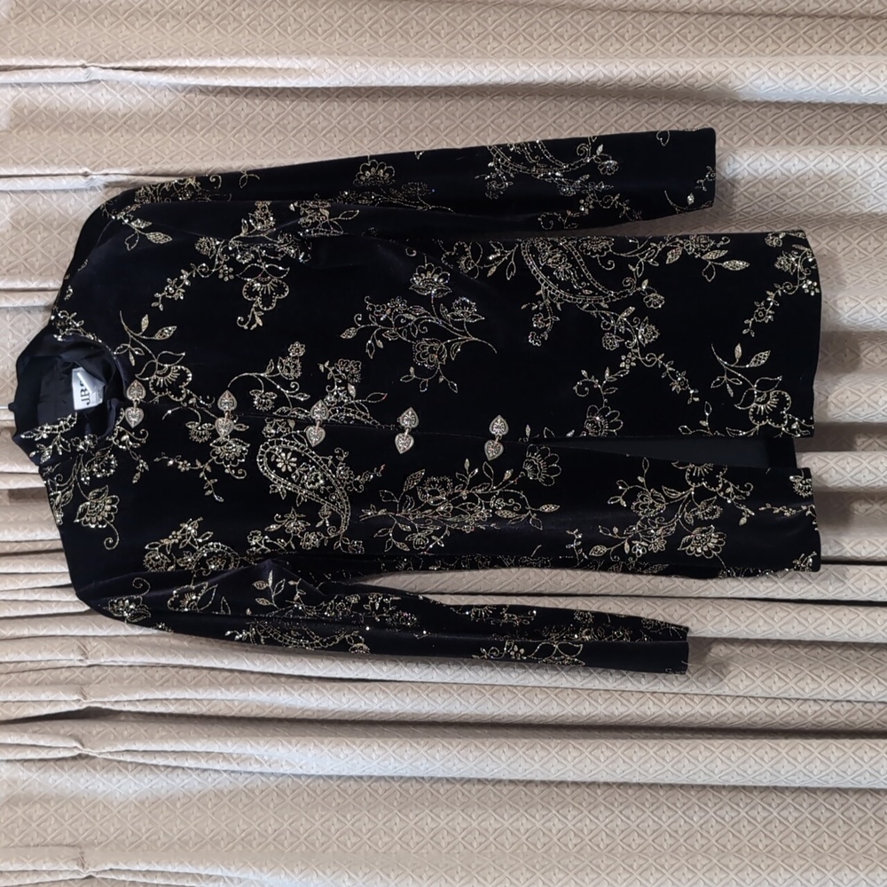 Women's Size Medium JBS Velvet Collar Jacket With Hook & Eye Latch